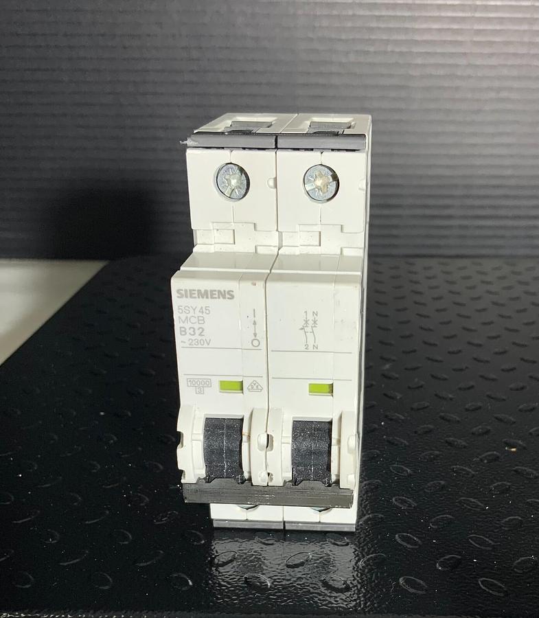 SIEMENS 5SY4532-6 ($89.99/EACH OBO)