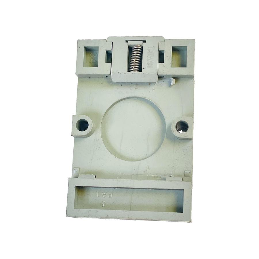 Used IDEC SR2P-06 8-PIN OCTAL RELAY SOCKET BASE 10A 300V DIN RAIL SURFACE MOUNT