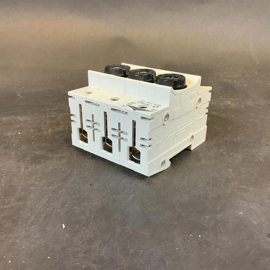 Used FERRAZ SHAWMUT LINDNER 1734 D01 NEOZED FUSE BASE ($25 OBO)