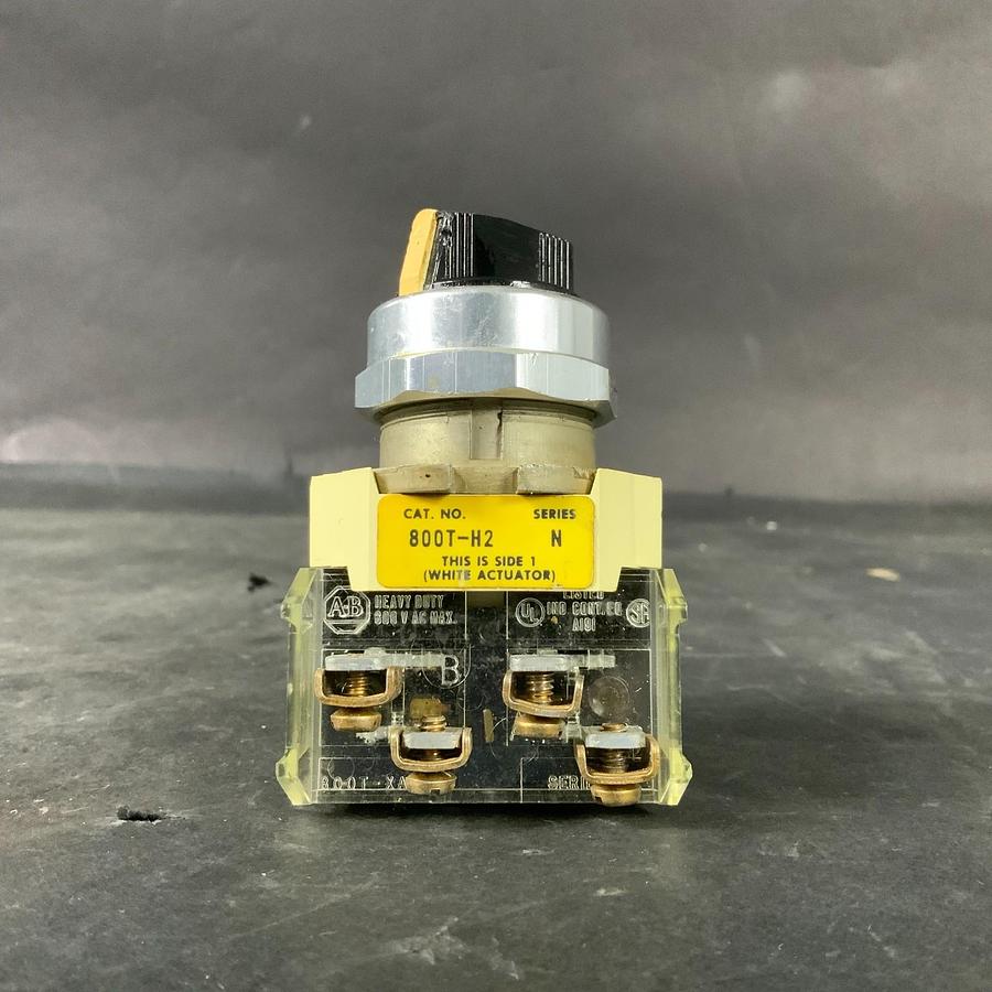 Used ALLEN BRADLEY 800T-H2 SERIES N SELECTOR SWITCH ($25 OBO)