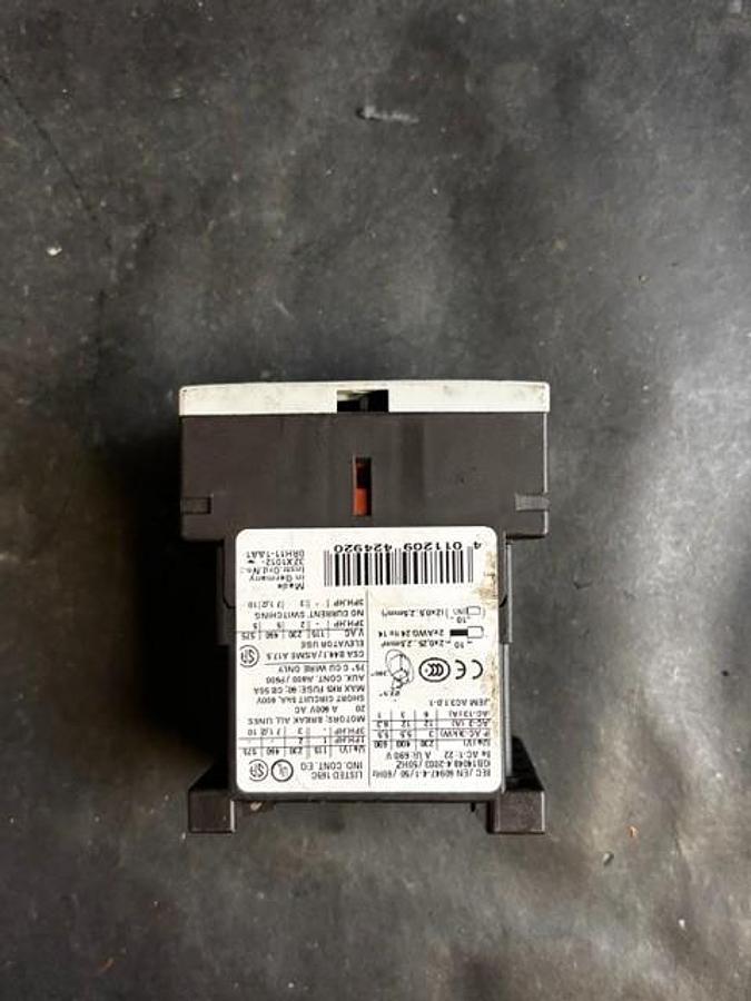 Used SIEMENS 3RT1017-2KB42 CONTACTOR