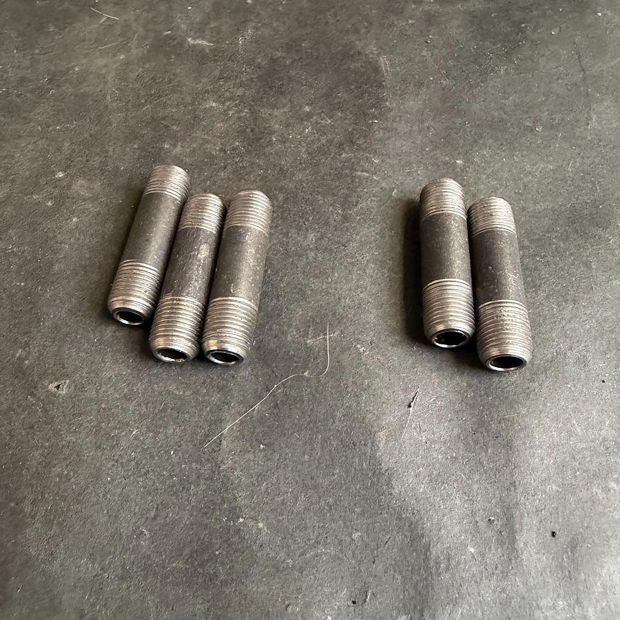 Used UNBRANDED 1/8”X1-1/2” SCH40 BLK PIPE NIPPLE - SET OF 5