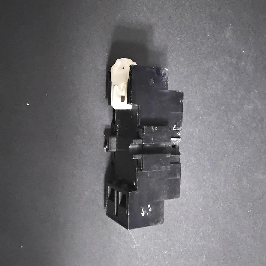 Used ALLEN BRADLEY 700-HN116 SERIES B RELAY BASE ($5 OBO)