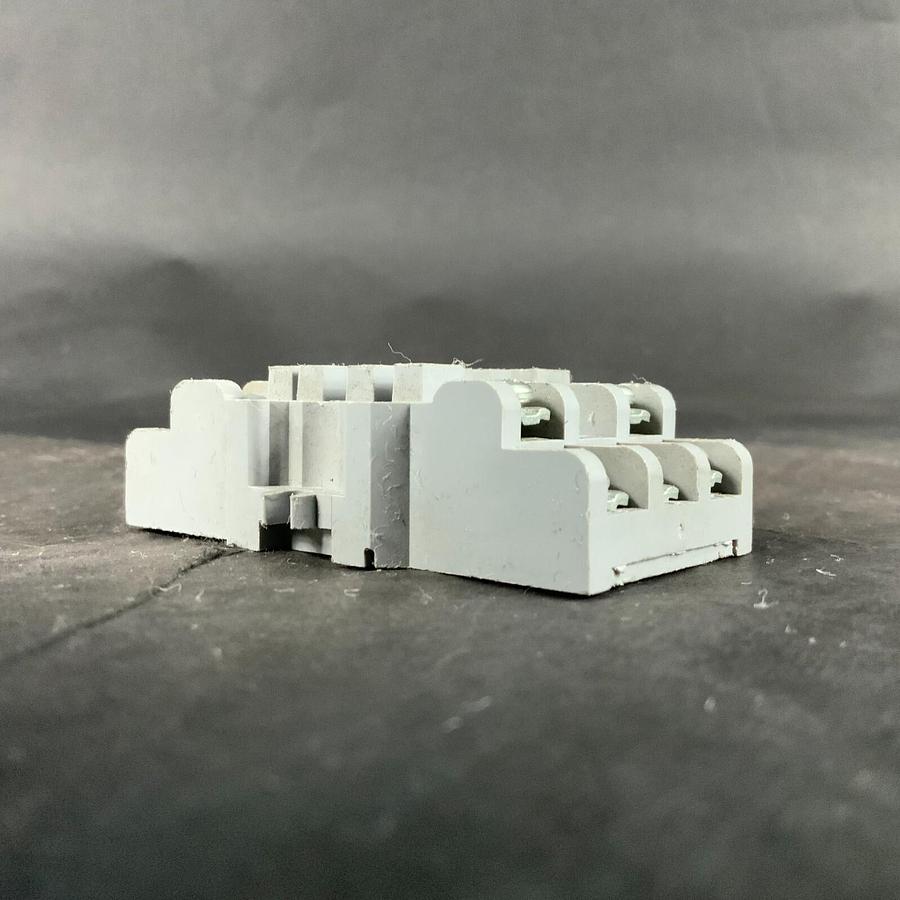 POTTER & BRUMFIELD 27E121 RELAY SOCKET ($7 OBO)