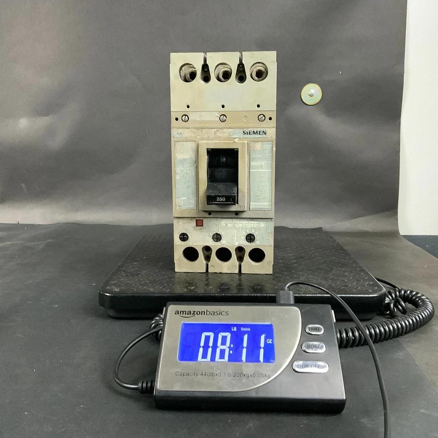 Used SIEMENS 250AMP CIRCUIT BREAKER ($130 OBO)