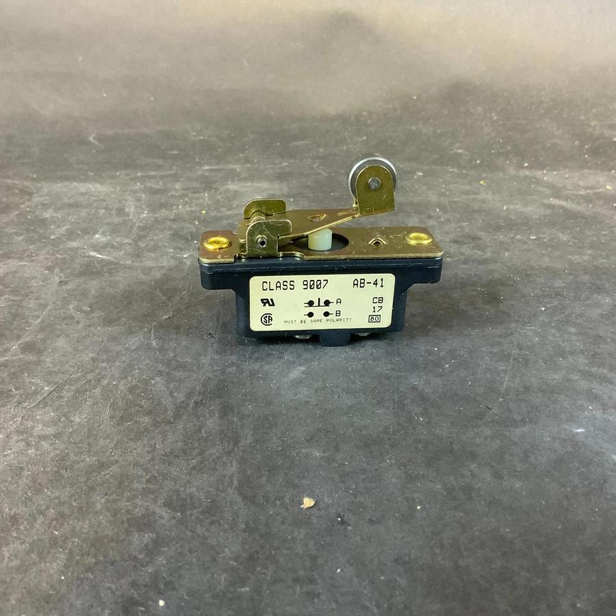 Used SQUARE D 9007 AB-41 SNAP SWITCH