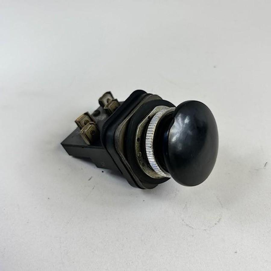 Used ALLEN BRADLEY 800T-D2A BLACK PUSHBUTTON