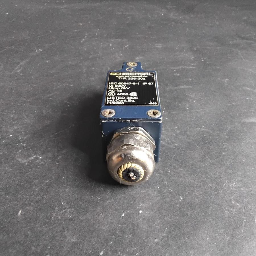 Used SCHMERSAL T1R 235-20Z LIMIT SWITCHES ($25 OBO)