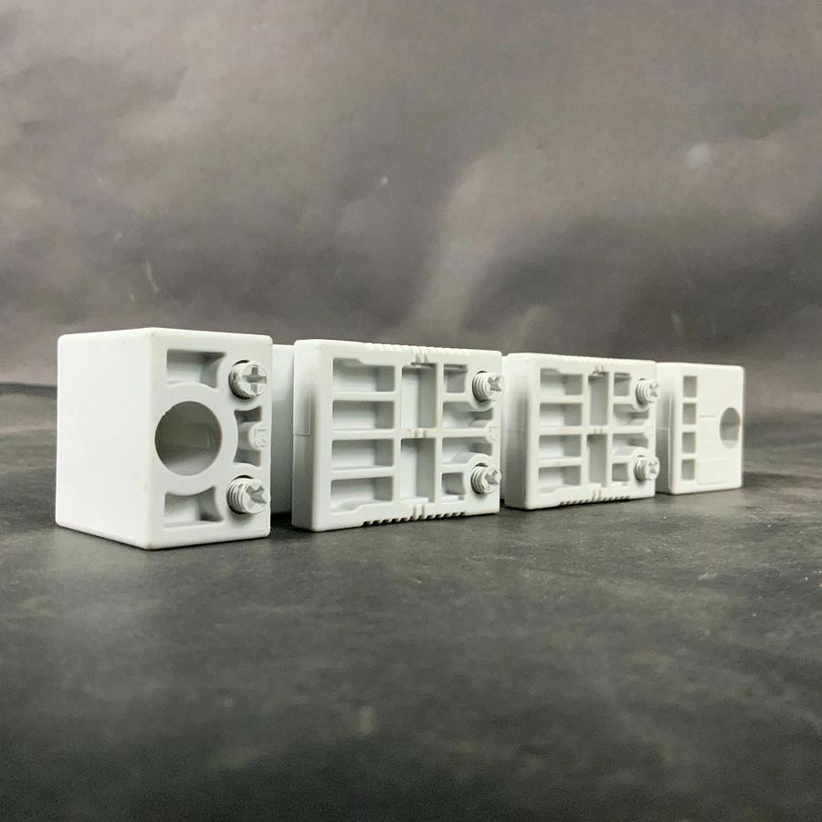 RITTAL SV9342.050 BUSBAR SUPPORT ($40 OBO)