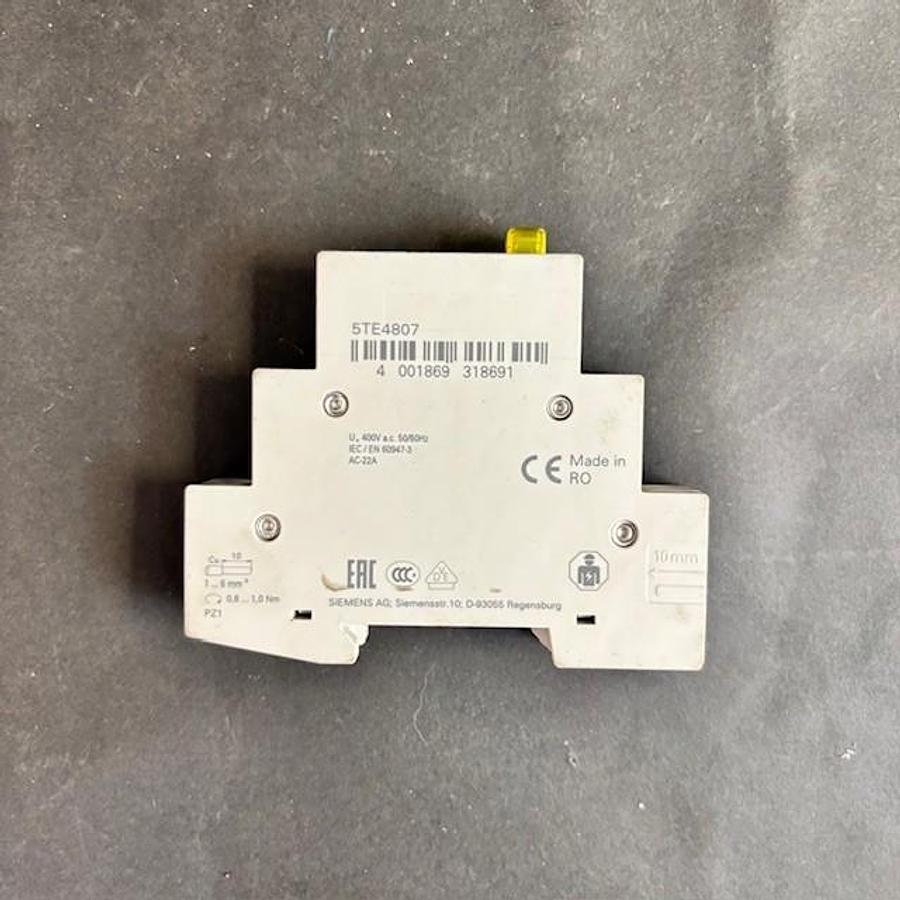 Used SIEMENS 5TE4807 AUXILIARY CONTACT