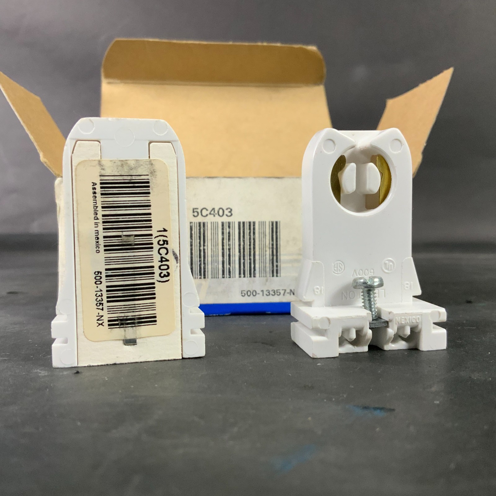 Used LEVITON 13357-NX LAMPHOLDER - QTY 5 ($10 OBO)