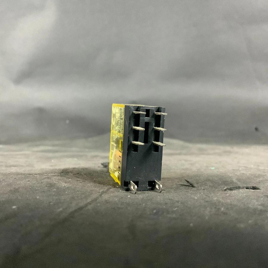 Used IDEC RJ2S-CLD-D24 PLUG IN TERMINAL ($12 OBO)