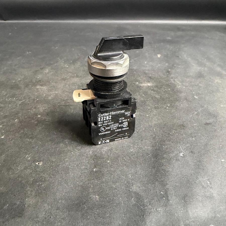 Used CUTLER HAMMER E22B2 SELECTOR SWITCH ($20 OBO)