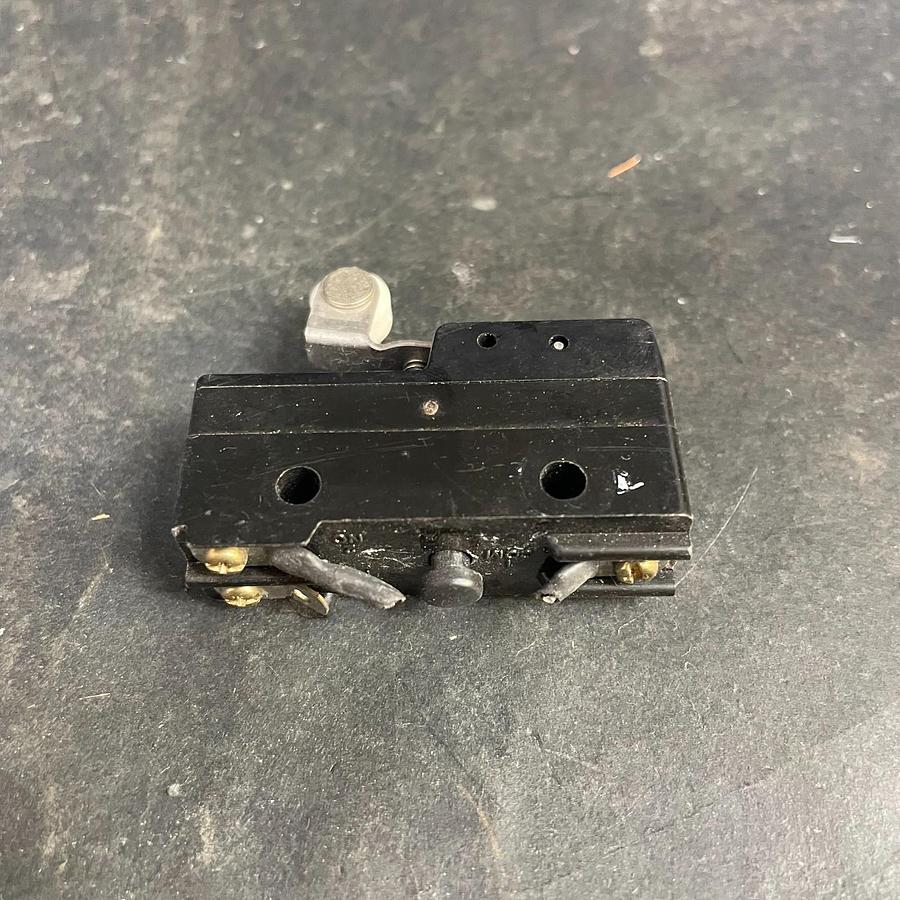 Used OMRON Z-15EW22R MICRO SWITCH