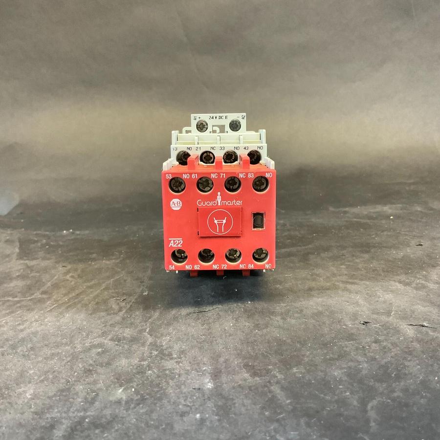 Used ALLEN BRADLEY 700S-CF530EJC SAFETY CONTROL RELAY ($25 OBO)