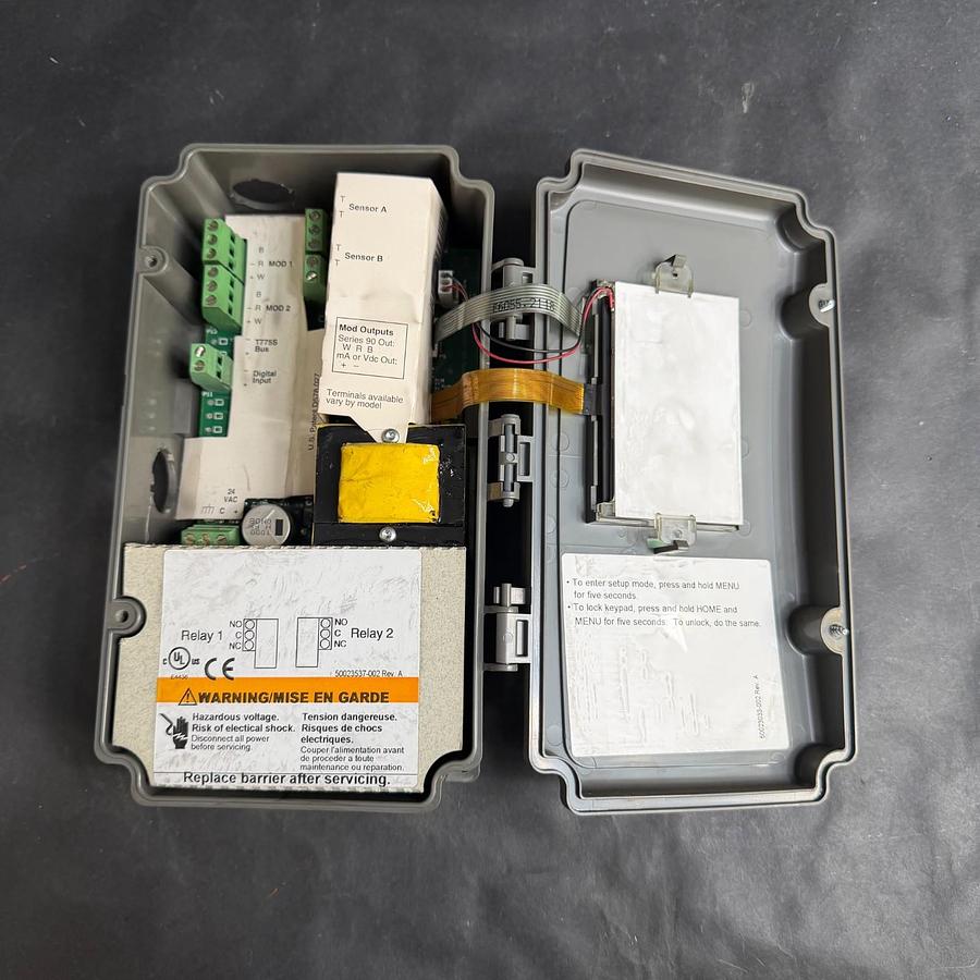 Used HONEYWELL T775M2048 TEMPERATURE CONTROLLER ($130 OBO)