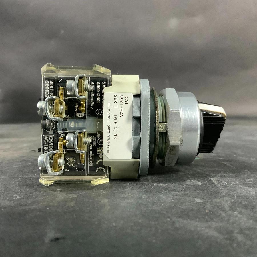 Used ALLEN BRADLEY 800-H2A SERIES T SELECTOR SWITCH ($12 OBO)