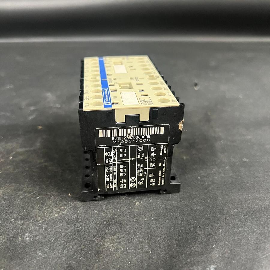 Used TELEMECANIQUE LC2K0601 REVERSING CONTACTOR ($60 OBO)