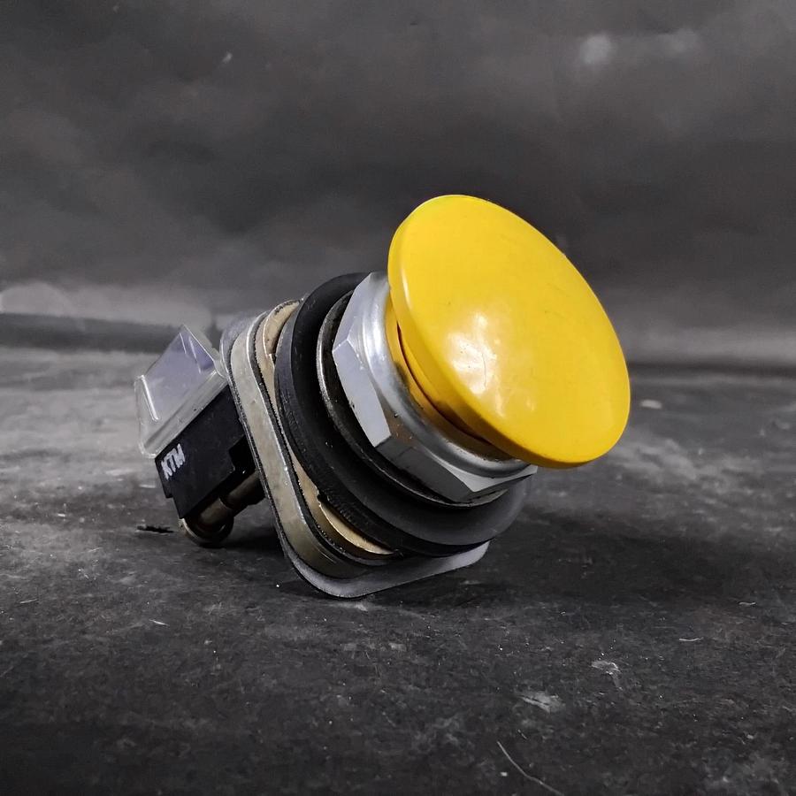 Used ALLEN BRADLEY 800T-D SERIES T YELLOW PUSHBUTTON ($35 OBO)