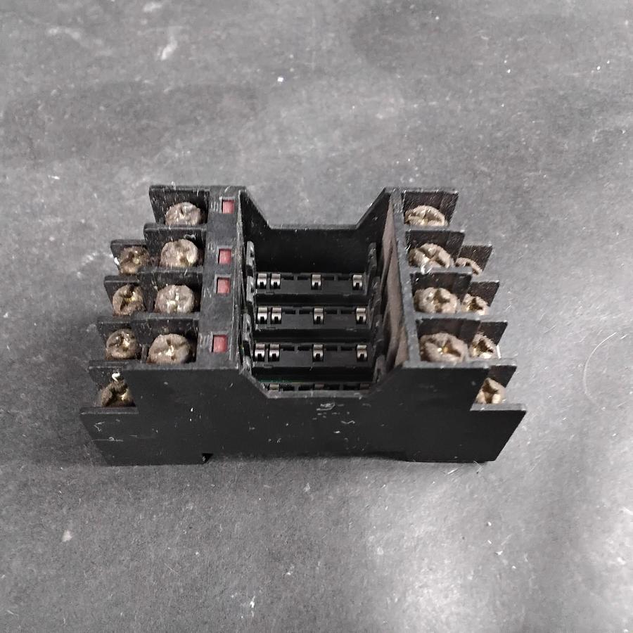 Used FUJI ELECTRIC RS4N-DE TERMINAL RELAY MODULE ($15 OBO)