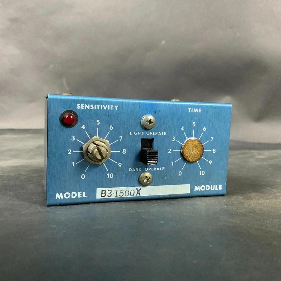 Used BANNER B3-1500X PHOTELECTRIC AMPLIFIER ($35 OBO)