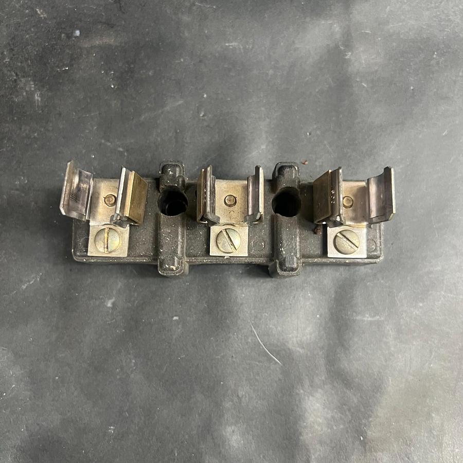 Used ALLEN BRADLEY 1491N223 FUSE HOLDER ($18 OBO)