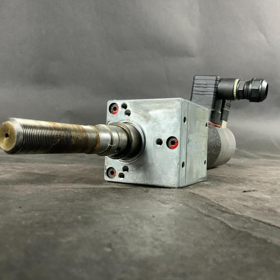 Used NECKAR MOTOREN DEISSLINGEN 557193 GEAR MOTOR ($240 OBO)