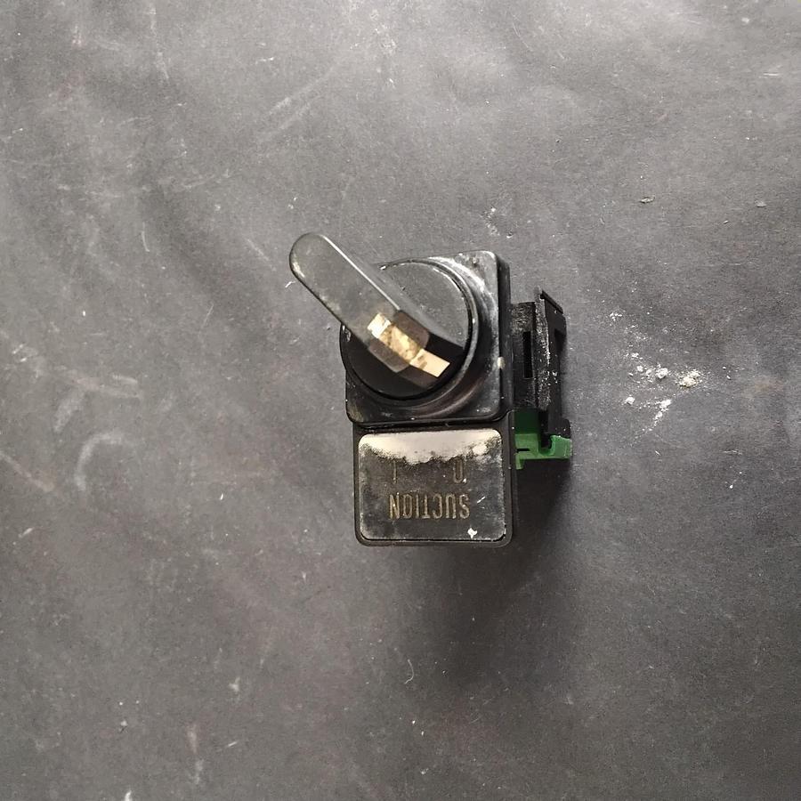 Used TELEMECANIQUE DA10 MOMENTARY SWITCH ($14 OBO)