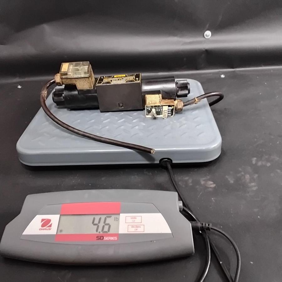 Used PARKER D1VW002CNJWM HYDRAULIC VALVE ($70 OBO)