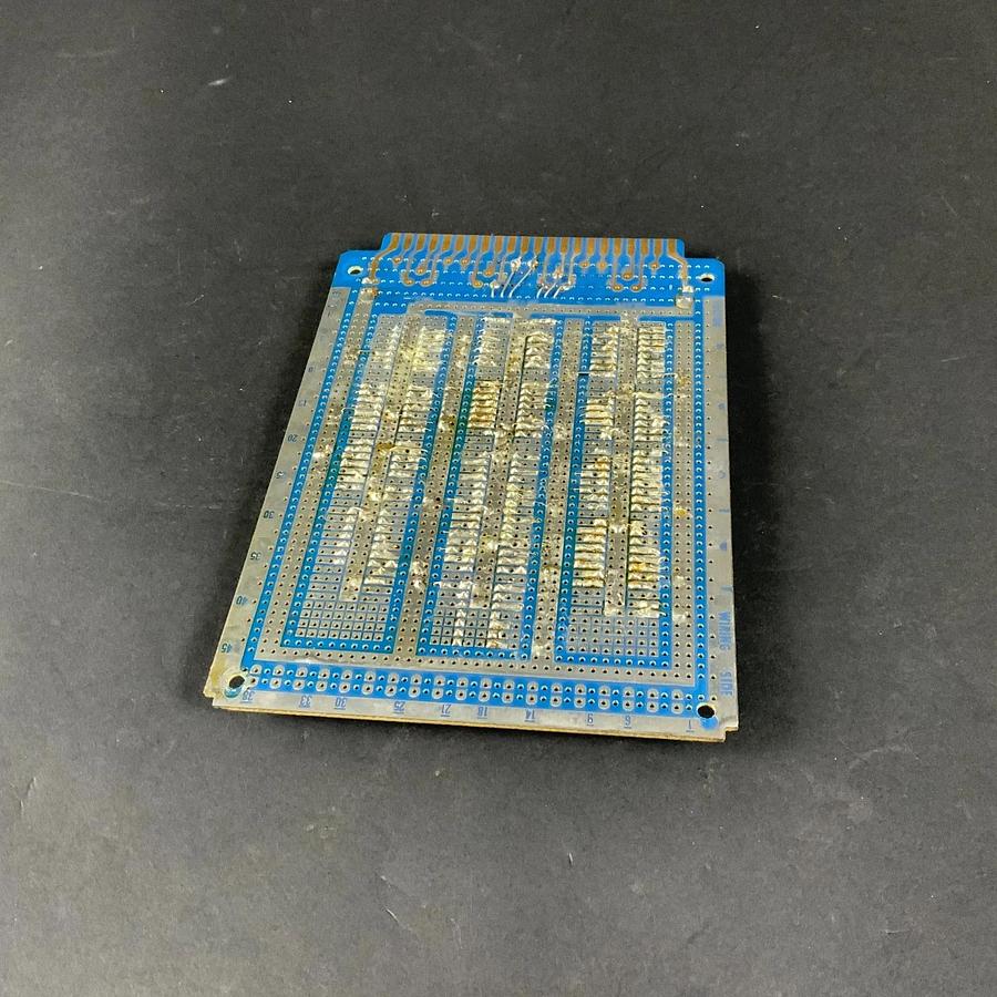 Used VECTOR ELECTRONICS 3677-2 PCB PLUGBOARD ($30 OBO)