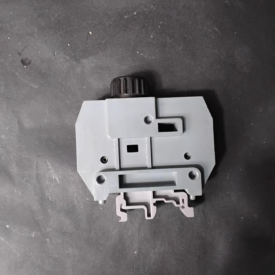Used ENTRELEC MB10/24SE FUSE HOLDER ($13 OBO)