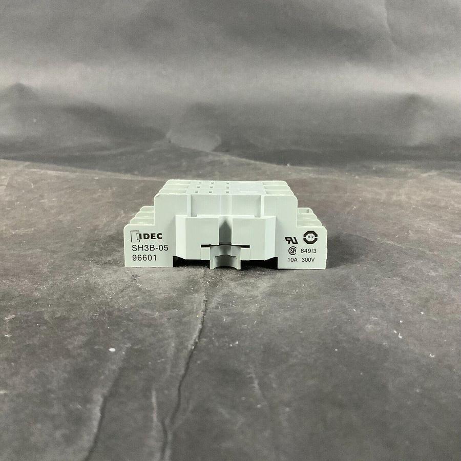 Used IDEC SH3B-05 RELAY SOCKET ($5 OBO)