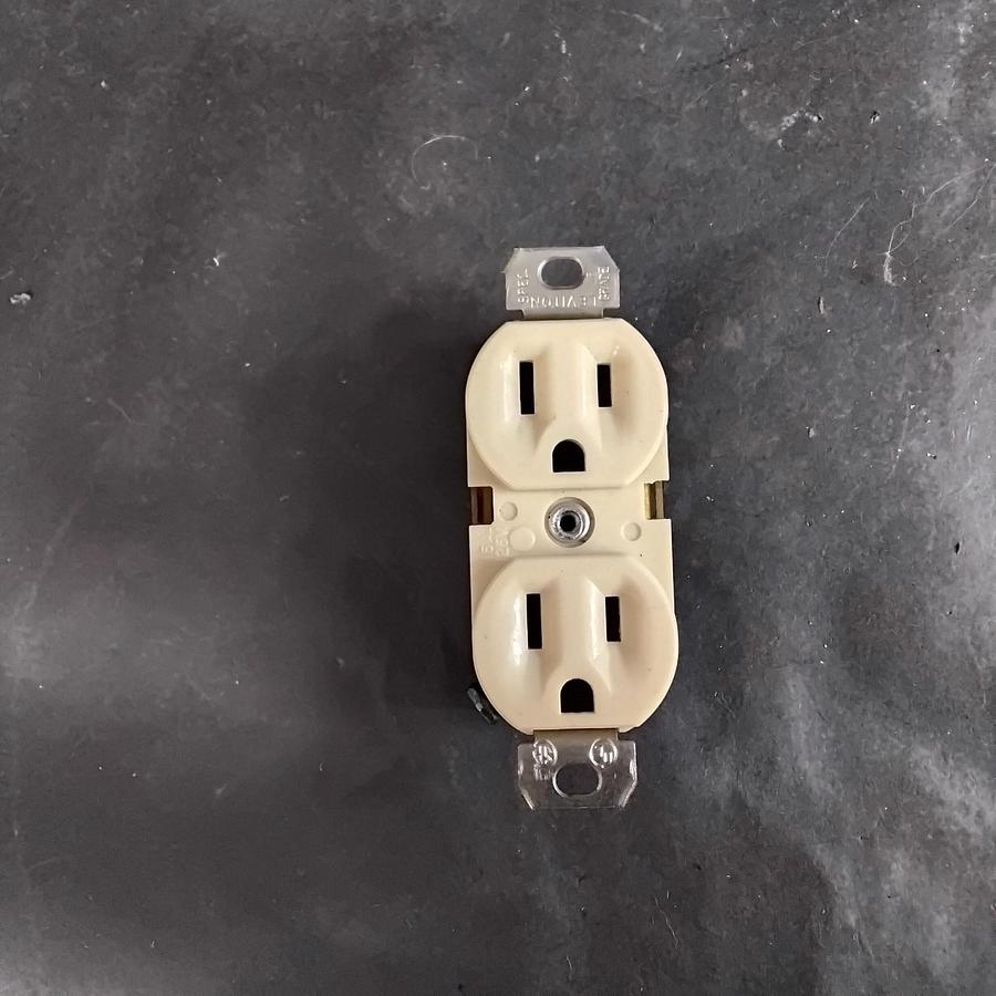Used LEVITON NEMA 5-15R DUPLEX RECEPTACLE OUTLET ($8 OBO)