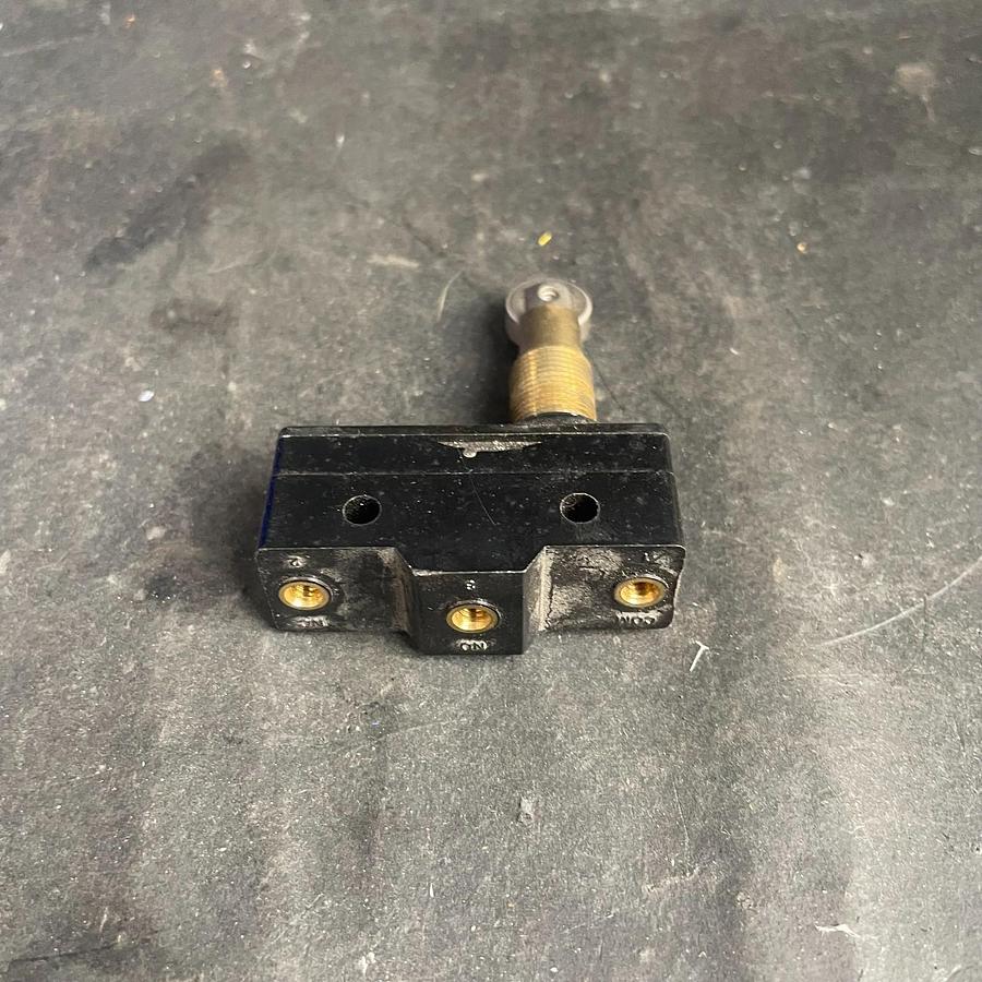 Used OMRON Z-15GQ22-B MICRO SWITCH