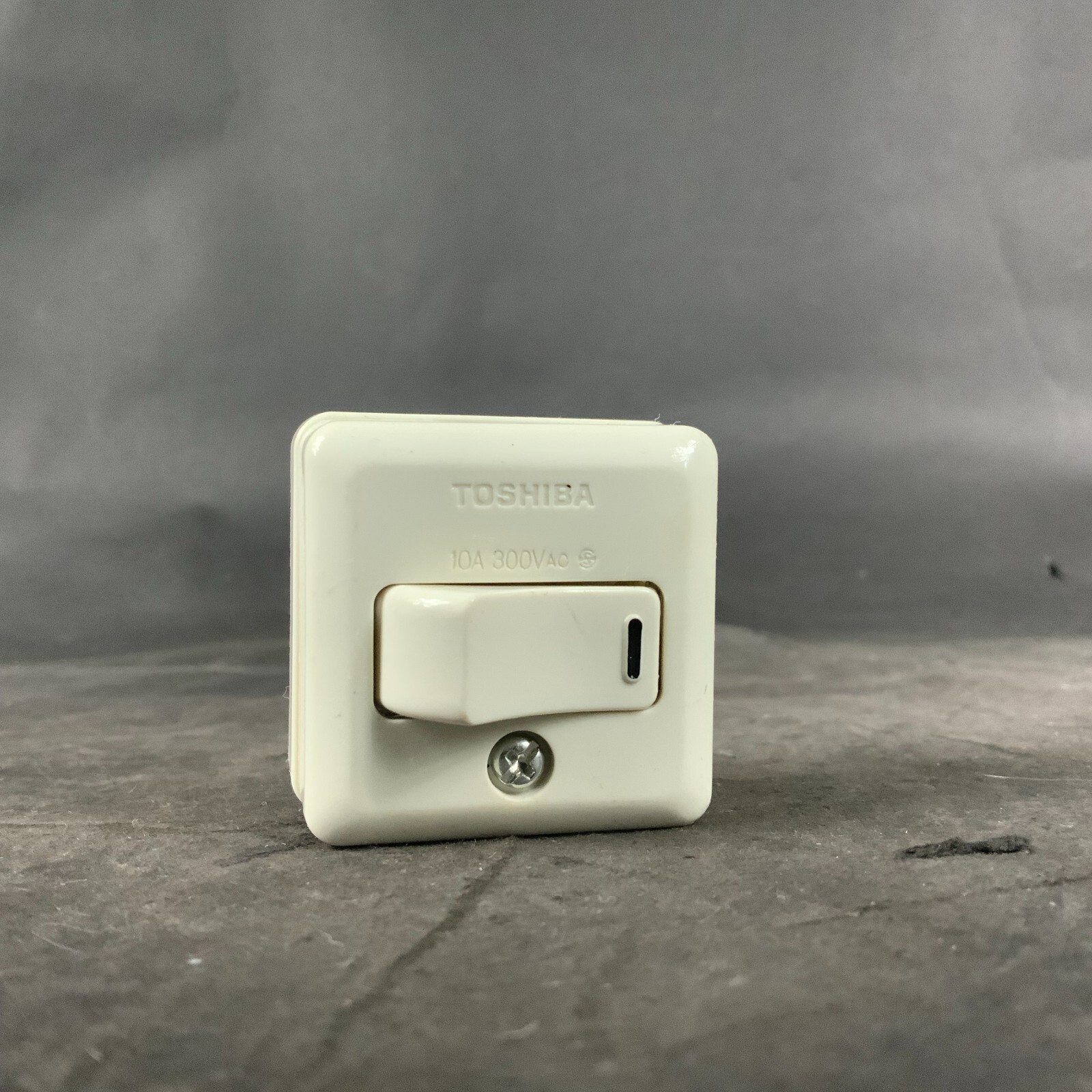 Used TOSHIBA DS-1071 EXPOSED SWITCH ($7 OBO)