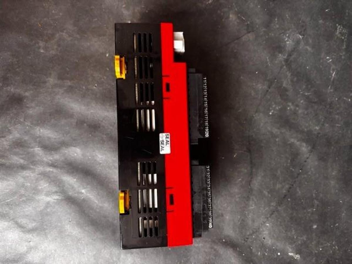Used ALLEN BRADLEY 1791DS-IB12 COMPACTBLOCK GUARD MODULE ($50 OBO)