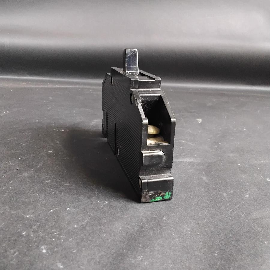 Used ARROW HEART TYPE CBQ CIRCUIT BREAKER ($25 OBO)