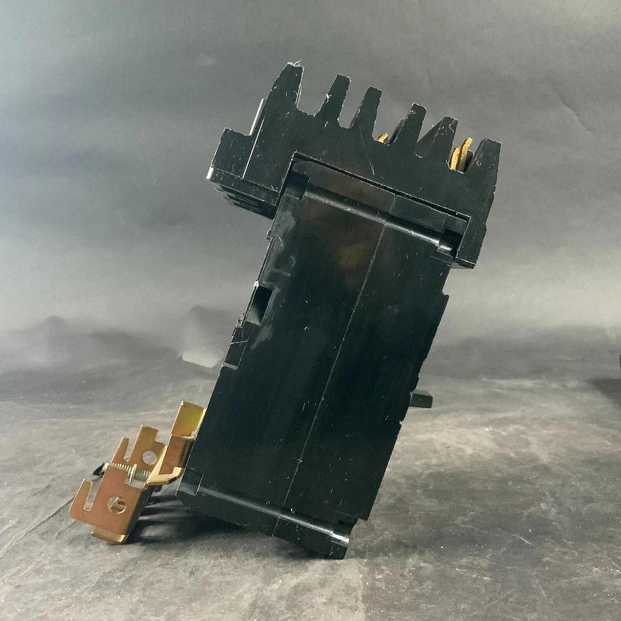 Used SQUARE D FA-32040 CIRCUIT BREAKER ($100 OBO)
