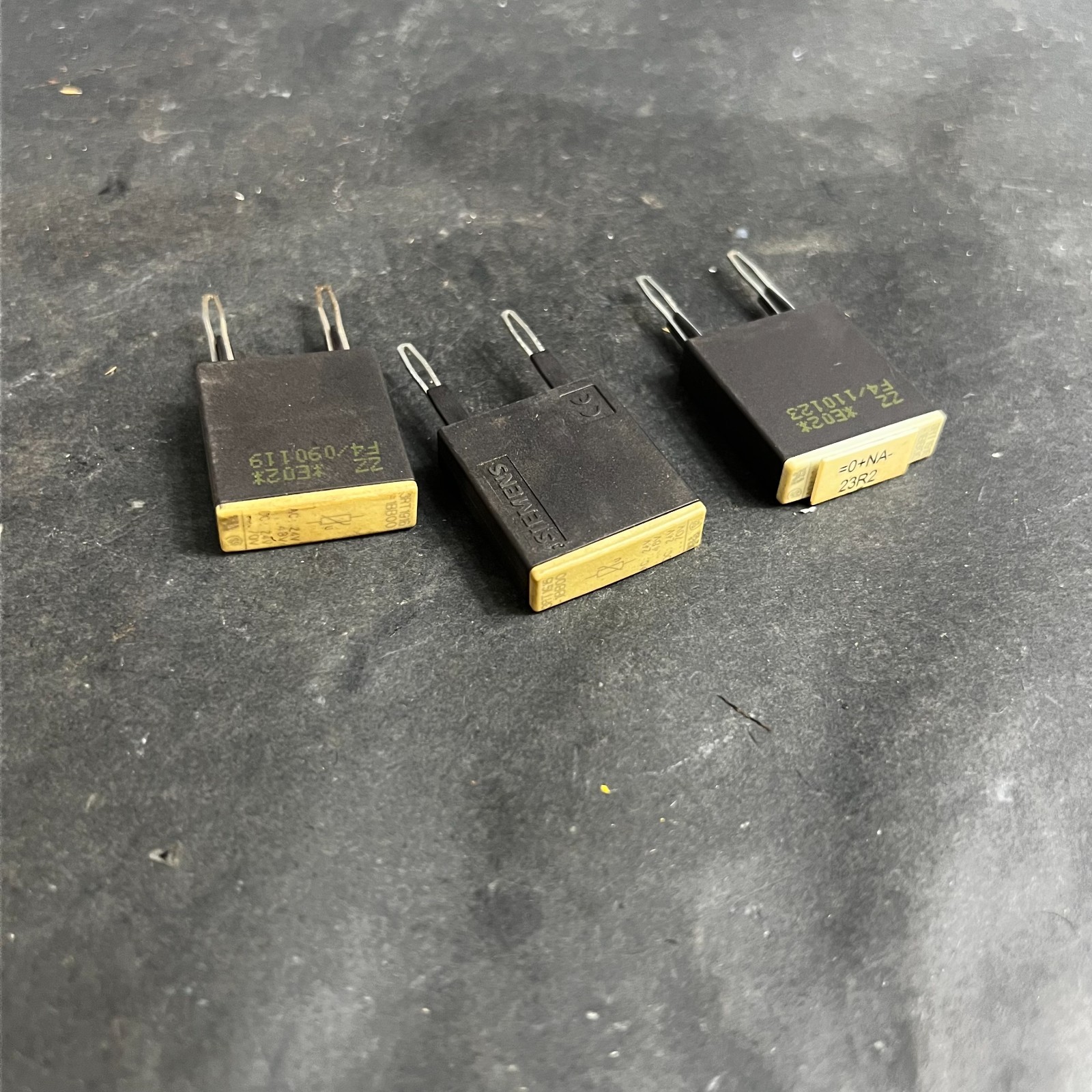 Used SIEMENS 3RT1916-1BB00 SURGE SUPPRESSOR - SET OF 3 ($10 OBO)