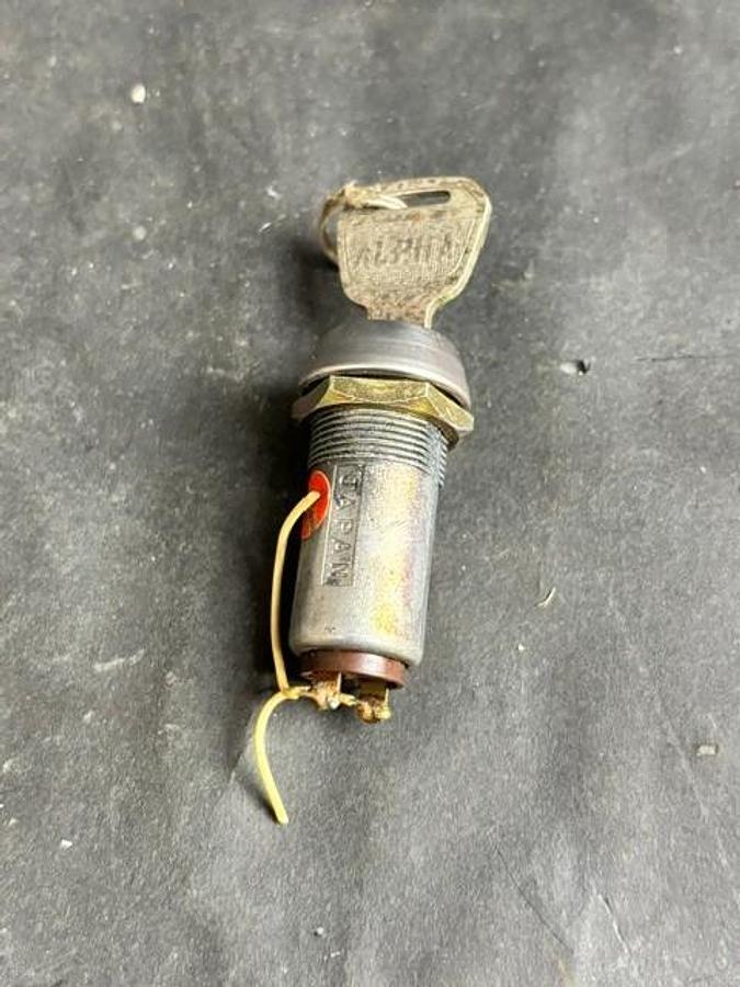 Used TUBULAR KEYLOCK SWITCH S301