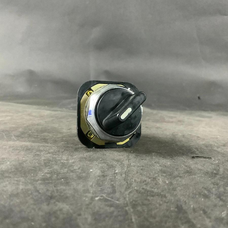 Used TELEMECANIQUE ZB2BE101 CONTACT W/ ROTARY SELECTOR ($15 OBO)