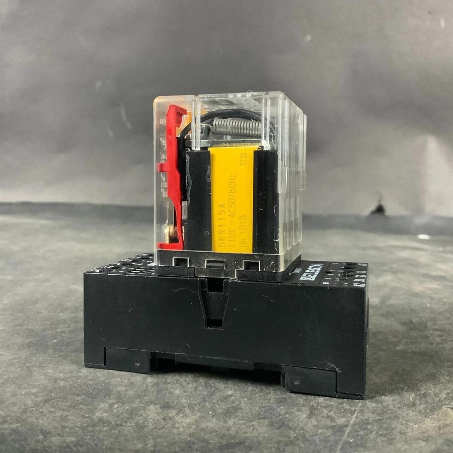 Used ELESTA SKR115A RELAY W/ ZAM000 SOCKET ($20 OBO)