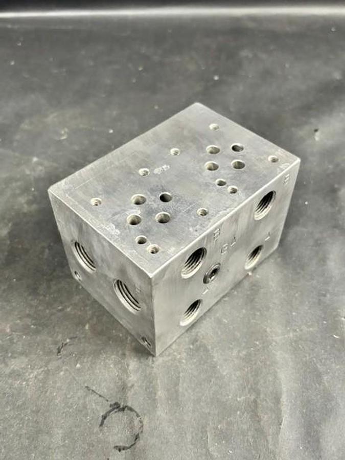 Used DAMAN PRODUCTS AD01P022P12 HYDRAULIC VALVE