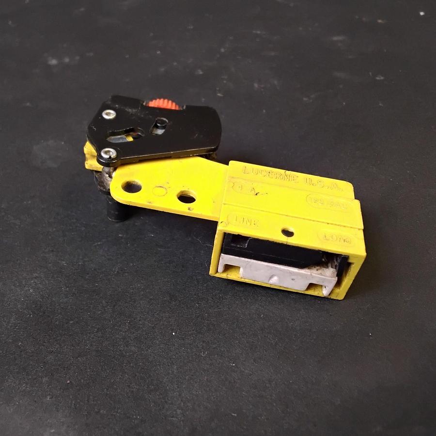 Used LUCERNE 30784977 LOCK ACTUATOR ($5 OBO)