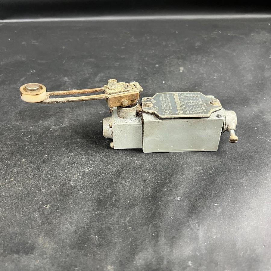 Used ALLEN BRADLEY 802T-A SER D LIMIT SWITCH ($35 OBO)