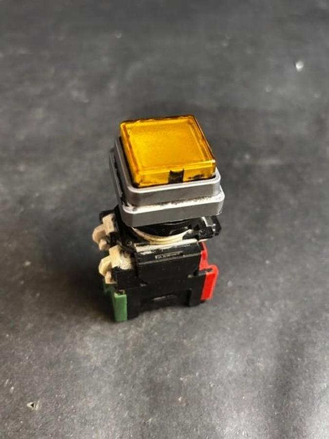 Used SQUARE D DA11 YELLOW PUSHBUTTON SWITCH ($13 OBO)
