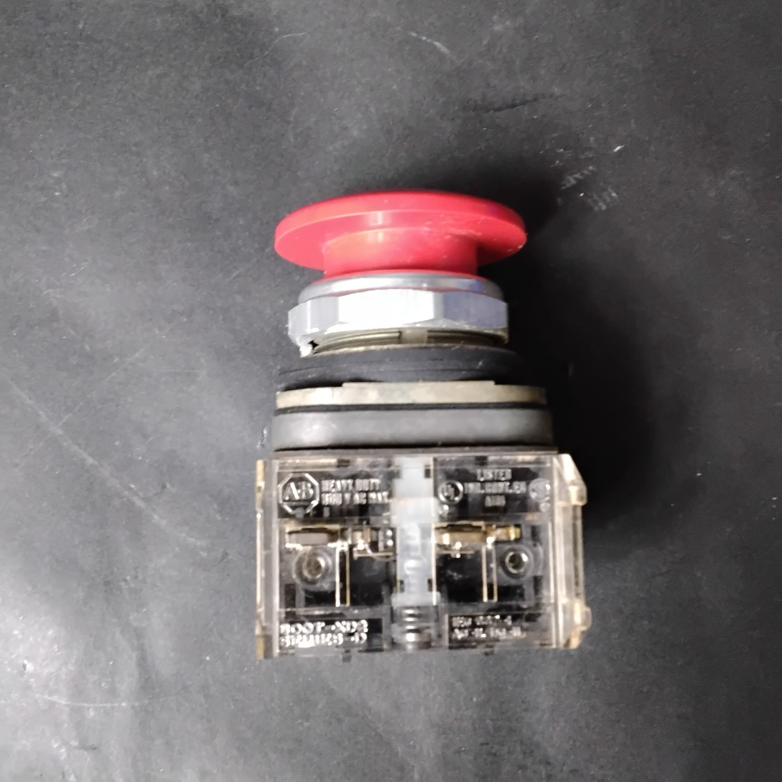 Used ALLEN-BRADLEY 800T-XD2 PUSHBUTTON ($25 OBO)