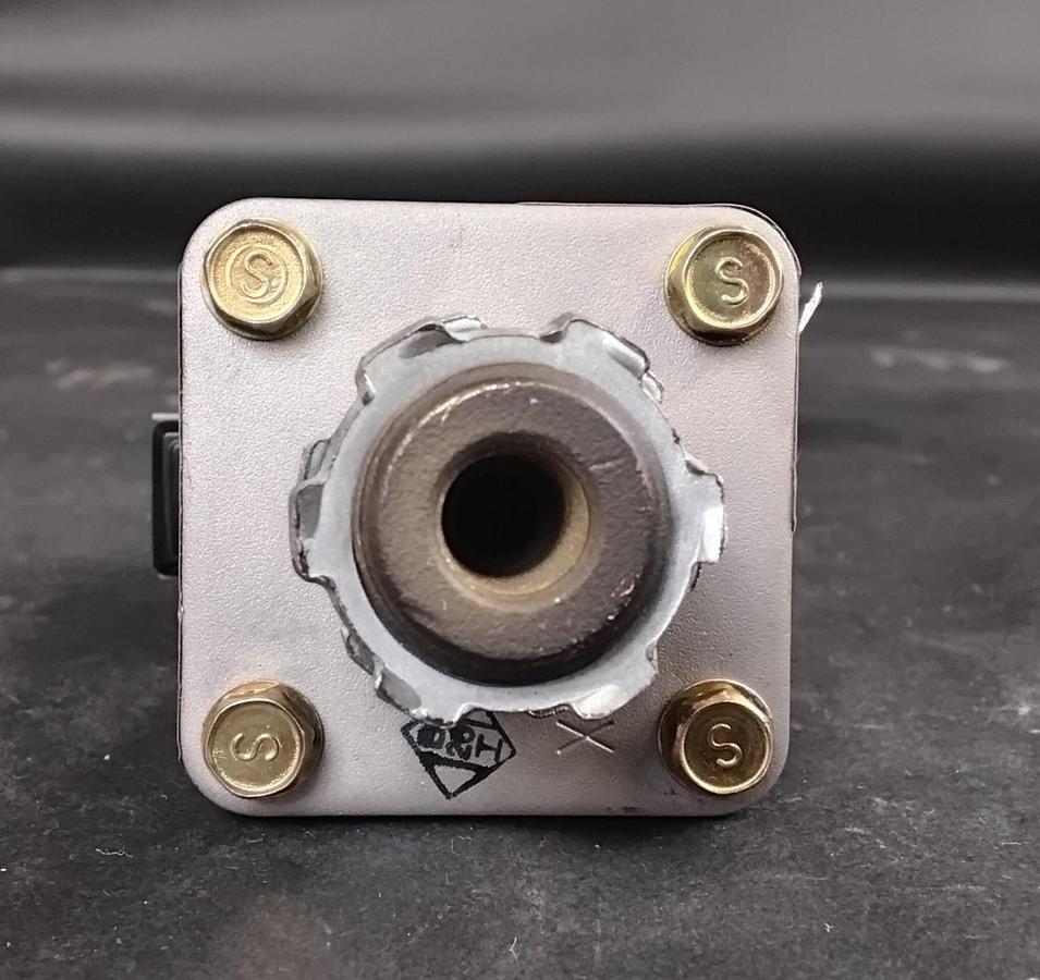 Used BARKSDALE E1S-H15-BR PRESSURE SWITCH ($100 OBO)