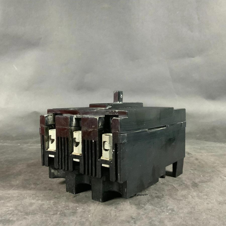 Used ITE EH3-B030 CIRCUIT BREAKER ($30 OBO)