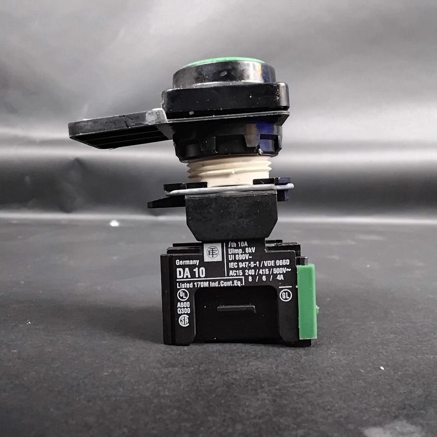 Used TELEMECANIQUE DA10 GREEN PUSHBUTTON ($15 OBO)
